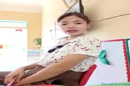 Em gái xinh bị bắt gặp khi thỏa mãn ham muốn tình dục trong bếp